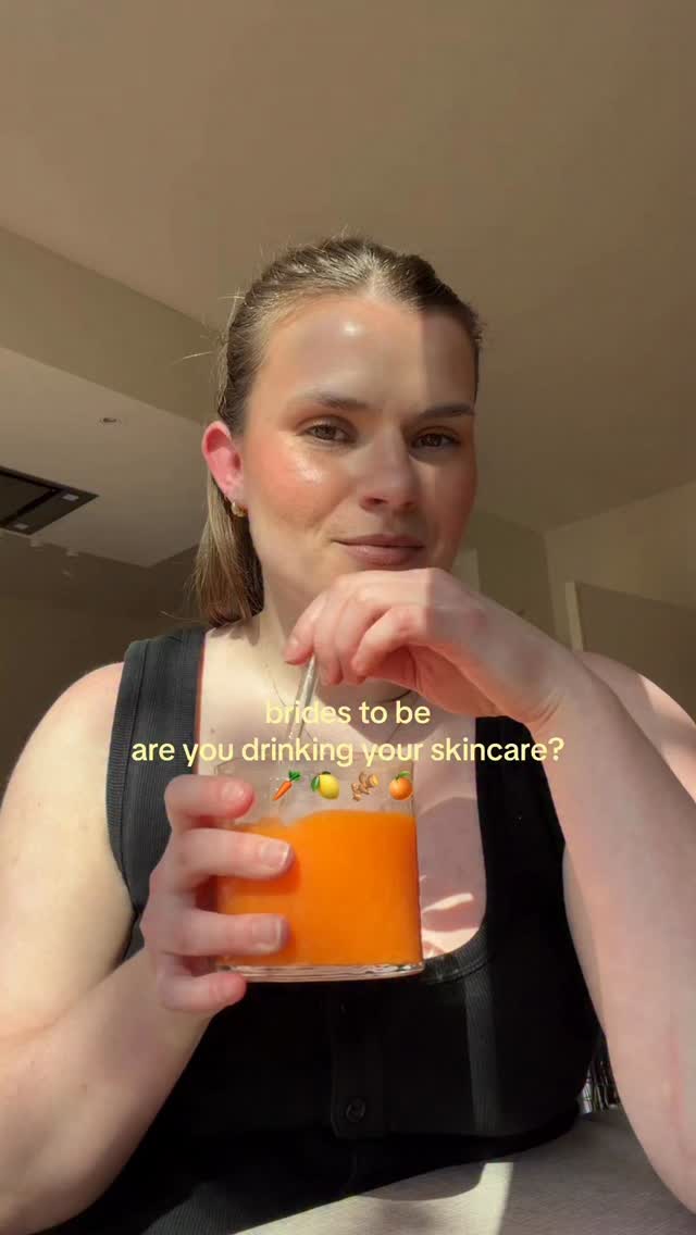 Retinol in juice form for glowy clear skin on your wedding day
Are you drinking your carrot juice as prep for your wedding day because in @aishapotter we trust for glowy & clear skin 🤍
•
•
•
•
•
•
#bridalskin #bridalskinprep #carrotjuice #collagenjuice #glowbridalskin