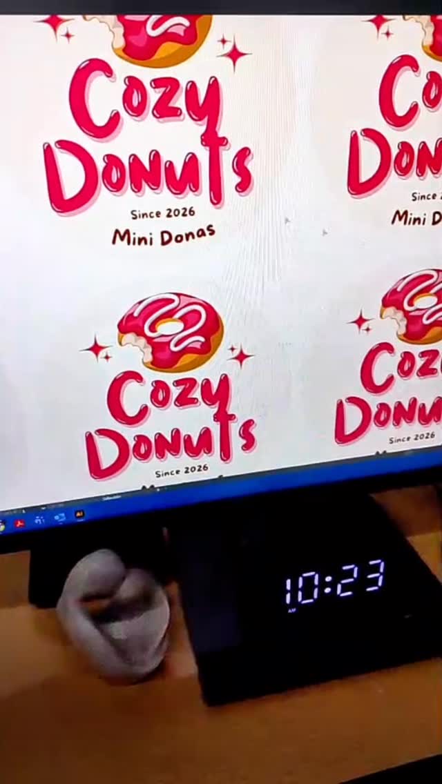 Nos encanta ser parte de marcas que arrancan con toda 💥
Esta vez trabajamos con @cozydonuts.ok , un emprendimiento que la rompe y que confió en nosotros para darle identidad a sus productos 🍩✨
Creamos sus etiquetas con impresión digital, cuidando cada detalle para que transmitan exactamente lo que su marca quiere mostrar 🙌
Porque no es solo imprimir… es ayudar a que tu marca se vea profesional, atractiva y lista para vender 🔥
Gracias por elegirnos y dejarnos ser parte de este proceso 💙
¿Vos también querés llevar tu emprendimiento al siguiente nivel? Escribinos 📩