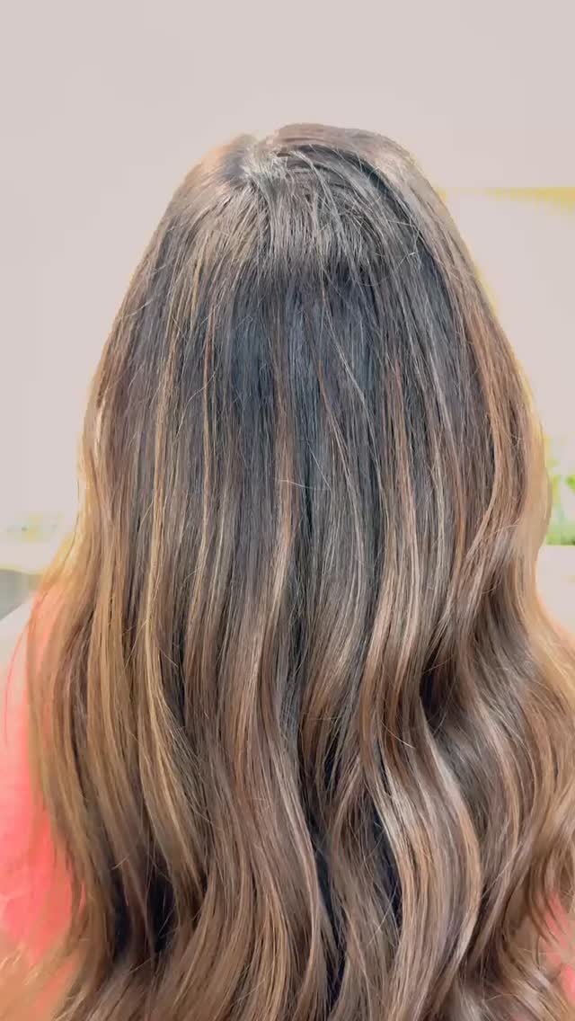 Golden hour… but make it all day long ✨
This warm balayage hits different in every light—
☀️ outside: soft, sun-kissed glow
💡 inside: rich, dimensional warmth
Hair by: @indigochildbeauty_333
Book your appointment today!
#livedincolor #dimension #colorist #hairartist #prizmsalonsf