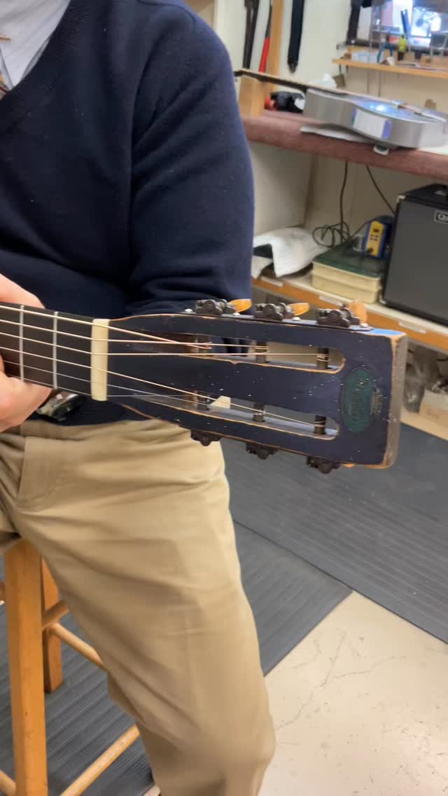 @campusfive putting @matthewscott92 Regal through its paces this morning!
#jazzguitar #resonatorguitar #guitarrepair #regalguitar