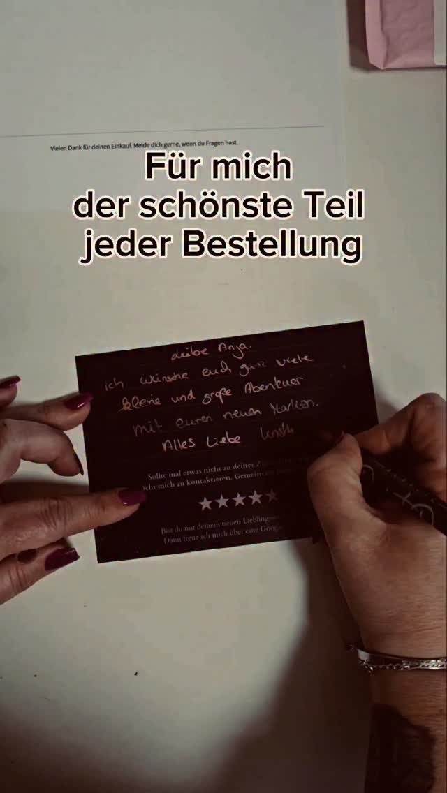 Bevor eine Bestellung rausgeht, nehme ich mir diesen einen Moment.
Persönlich. Echt.
Und immer mein Lieblingsteil 🥰