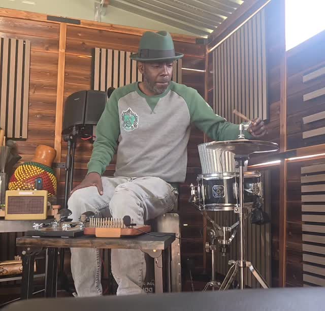 Friday Soothe Shed with strings and percussion using the finger harp...ππΏπ€ #goodgriot #wudshedsounds