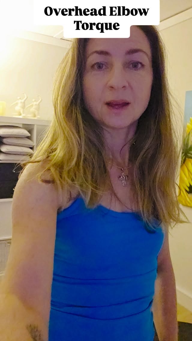 Overhead elbow torque ia a powerful fascial maneuver that helps to release tension from the shoulder neck and elbow.
How does it work:
It creates a rotational tension through the arm to unwind the shoulder, neck and upper body.
Try it out and let me know how it feels for you.
Join my weekly classes to heal your body and mind.
Link in my bio.
#fascialyogamovement #newclasses #fascialmaneuvercoach #humangarage #healyourbody