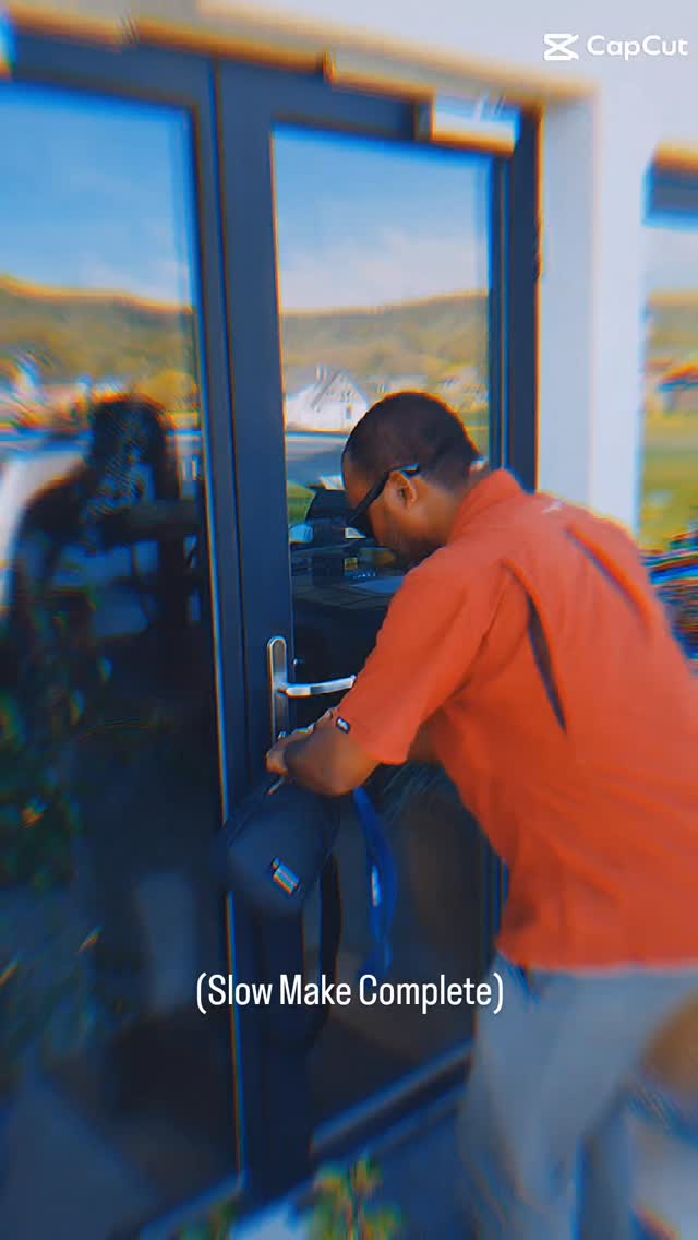 Last night: The Premiere at the Hofstube Entringen. 🌿
No screens, no notifications. Just the smell of fresh wood, the hum of the tools, and deep focus.
It is always magical to see what happens when people take the time to create a finished piece of jewelry from a raw block of wood with their own hands. That is exactly what "Slow Make Complete" is all about.
Thank you to everyone who was there yesterday and made this premiere such a special experience. The energy was incredible.
The next workshop is already in the works. If you want to fire up the machines and turn off your mind next time, join the community waitlist. (Link in bio/in the comments). 👇
👉 tinyurl.com/twdwarteliste
#ThysWoodDesign #SlowMakeComplete #WoodJewelry #Ammerbuch #Craftsmanship