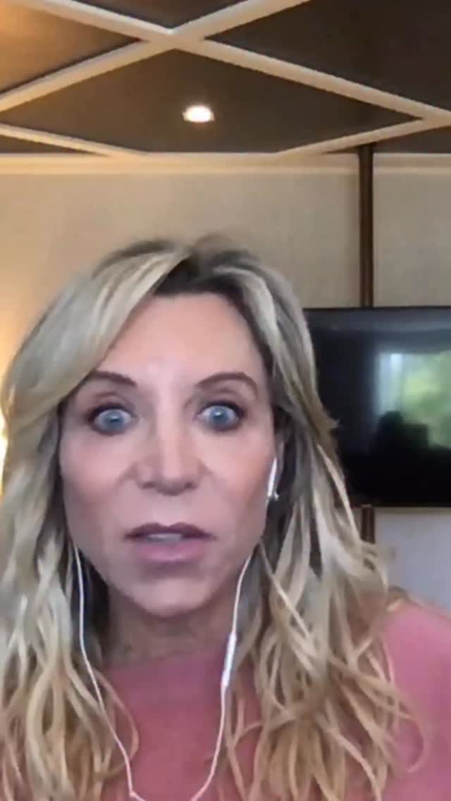 Full Episode available now on Youtube! ⏩️
Lisa discusses the philosophy behind Kroma Wellness and why most wellness approaches fail busy women, and what it actually means to nourish yourself from the inside out. ✨
@kromawellness @lisa_odenweller
#Momera #womeninbusiness