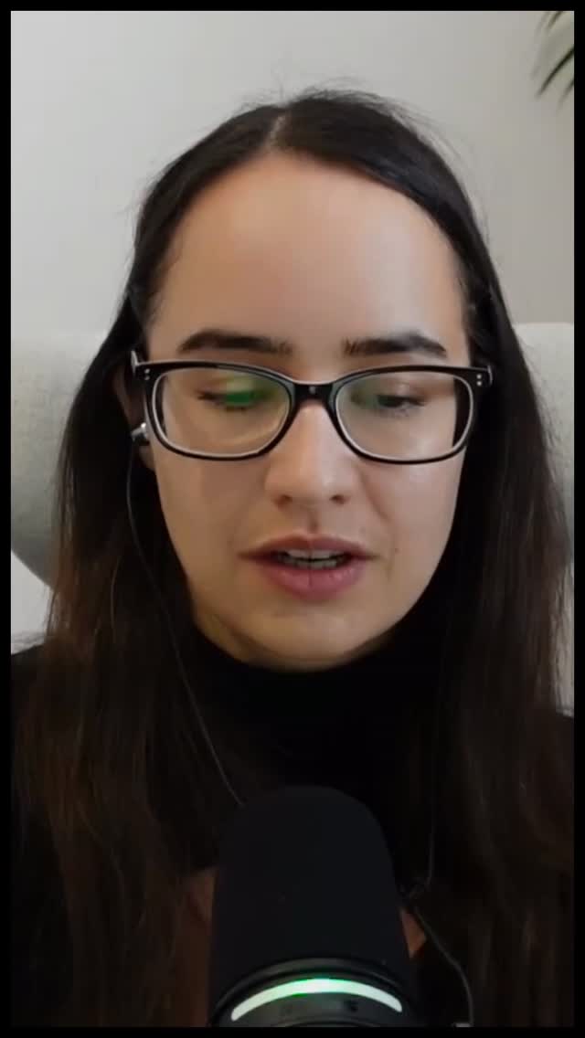 In der aktuellen Folge vom Podcast "Rein pflanzlich" zum Thema Vegane Basics steht unter anderem im Fokus, welche Punkte bei einer sinnvollen Supplementierung wirklich wichtig sind.
Supplemente gelten nicht als Arzneimittel und unterliegen keiner strengen Kontrolle. Dennoch besteht für Hersteller die Möglichkeit, ihre Produkte freiwillig in unabhängigen Laboren prüfen zu lassen – ein wichtiger Hinweis für alle, die auf Qualität und Transparenz achten.