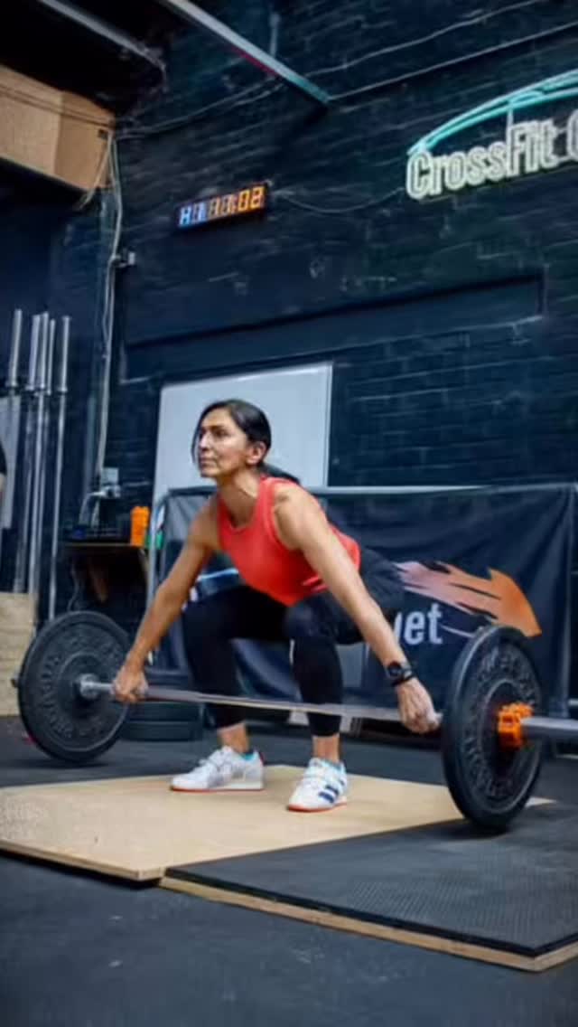 Well done kids 🫶
Super proud of everyone for stepping out on to the platform today 🧡🖤 Thanks for having us @crossfitcomet ☄️
📸 @active_stills
•
•
•
Athletes built at @crossfitdeviant
#hardwork #intensity #machines #family #teamD