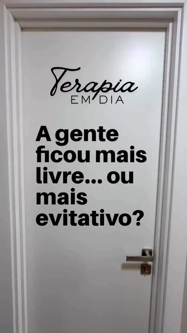 🎬💭🧠
Esse é o primeiro vídeo da série “Terapia em Dia” com temas que digam sobre a saúde mental, autoconhecimento, desenvolvimento pessoal e profissional.
Espero que gostem.
(E se não gostarem, vou fazer assim mesmo…😆).
Em breve, tudo isso estará publicado num livro🙏.
Enquanto isso, compartilhem, comentem, salvem ou um ❤️ já ajuda o tímido que aparece no vídeo.
Marcelo Hugo da Rocha
Psicólogo clínico e escritor
www.marcelohugo.com.br