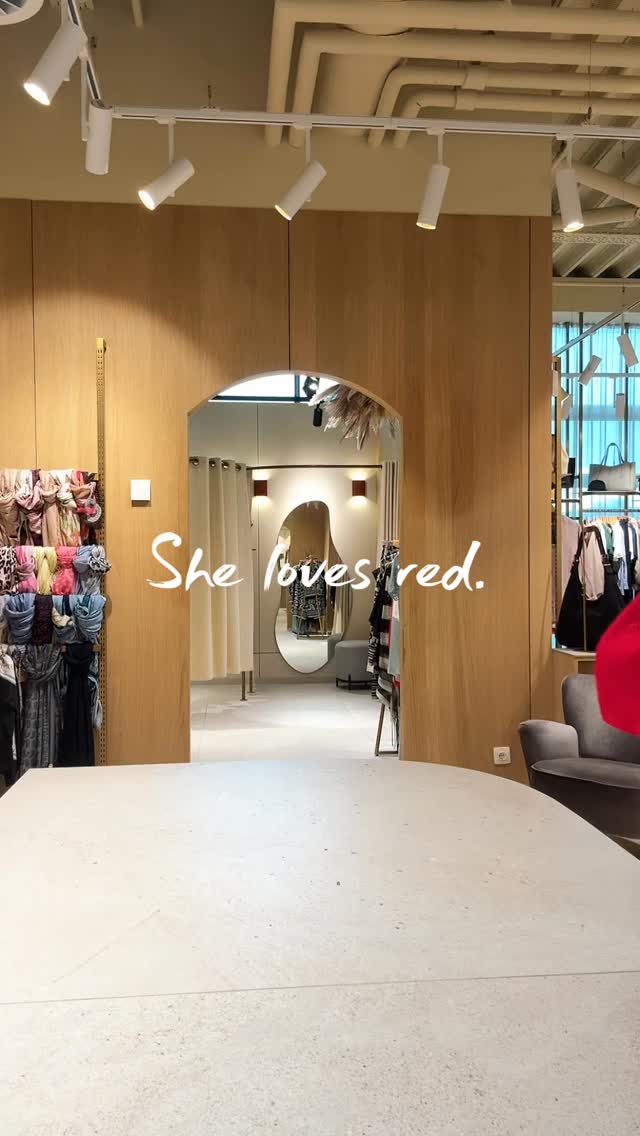 For her. With love. By LOULOU. ❤️
✨ Quelle pièce ressemble le plus à votre maman ?
#LOULOU #mothersday #giftwithlove #fashionemotion #loulouvibes