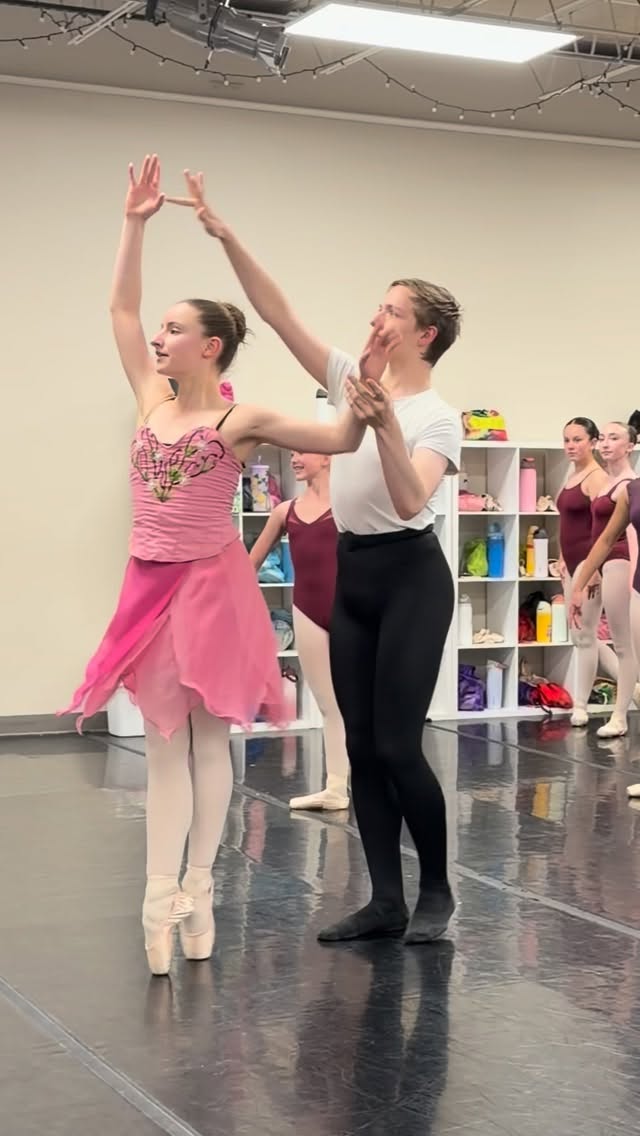 Catch this stunning Guardian Pas de Deux and so much more in @littletonyouthballet Hansel and Gretel — coming to the stage in just 2 days! ✨
Be part of the magic this weekend — grab your seats today!
🔗 in bio
🎟️https://www.littletonballetacademy.org/hanselandgretelballet
#hanselandgretelballet #hanselandgretel #guardianpasdedeux #balletpartnering #lybproduction
