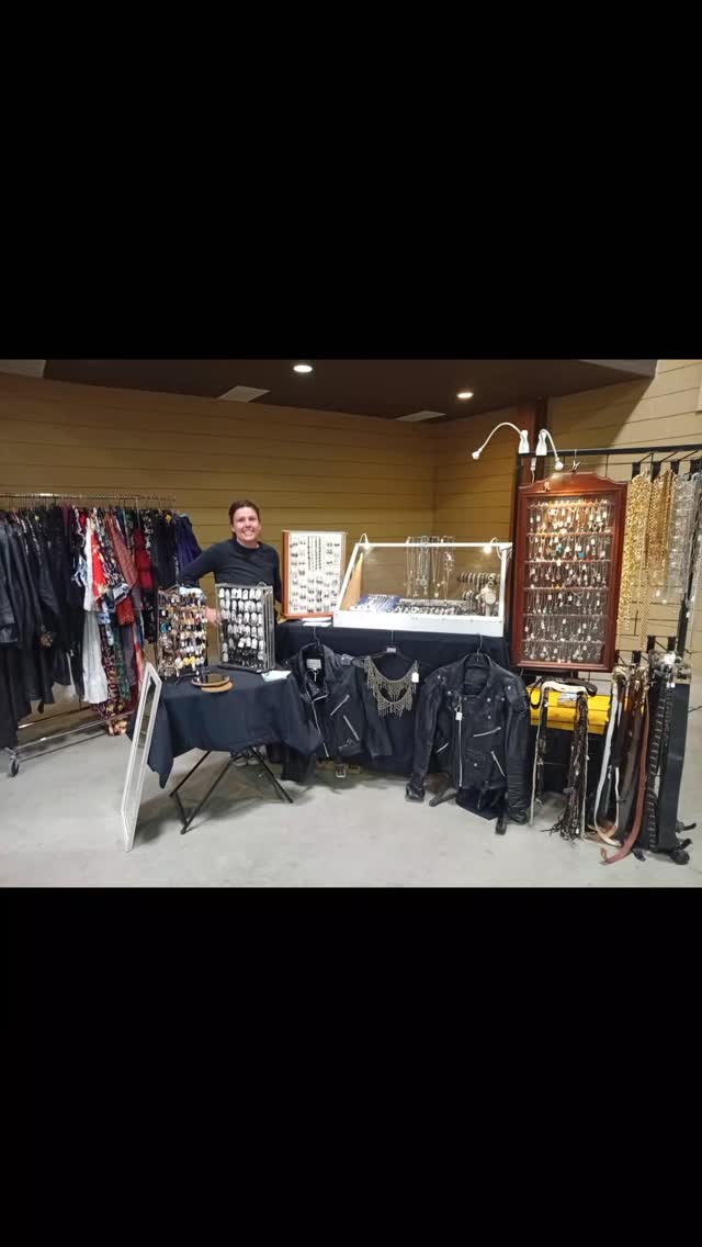 Day 1 @lunaeventscanada Beltane Witches Market . We are back today for Day 2 from 3 to 9 pm.
#witchlife #witch #witchesofinstagram #witchymarket #witchyvibe