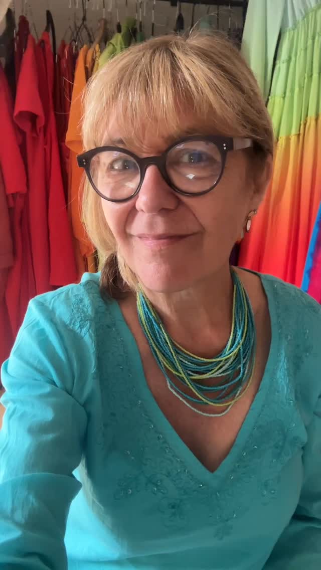 On m’a fait la réflexion que de s’occuper de l’image de soi c’est superficiel. Je ne suis pas du tout d’accord pour moi c’est essentiel!
Prendre soin de son Image c’est
Se respecter
décider comment on se montre au monde
incarner sa personnalité,
porter les bonnes couleurs pour rayonner pleinement qui on est .
et pour vous superficiel ou essentiel? Dites-moi
#Imagedesoi #colorimetrie #femmes50plus #confianceensoi #pouvoirdescouleurs