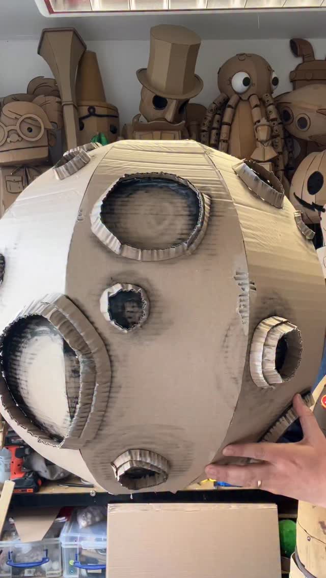 Ive made a moon today and it reminded me of my favourite Shakespeare play… Makebeth!
Which is out and about on a schools tour right now, but you can catch it yourself this Sunday at @artsdepot_ldn or next weekend (on my birthday) at @chichesterft
It is a wonderful cardBARD craft along adventure for 7+ and it’s.. well it’s rather good!
Please enjoy and do help spread the word!