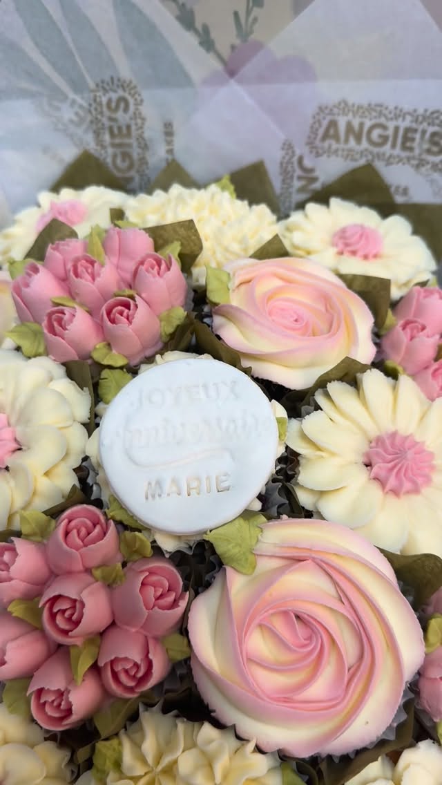 #bouquetdecupcakes #gateaufleurs #gateauanniversaire #fleursdeprintemps #cupcakes77 @lagnycommerces