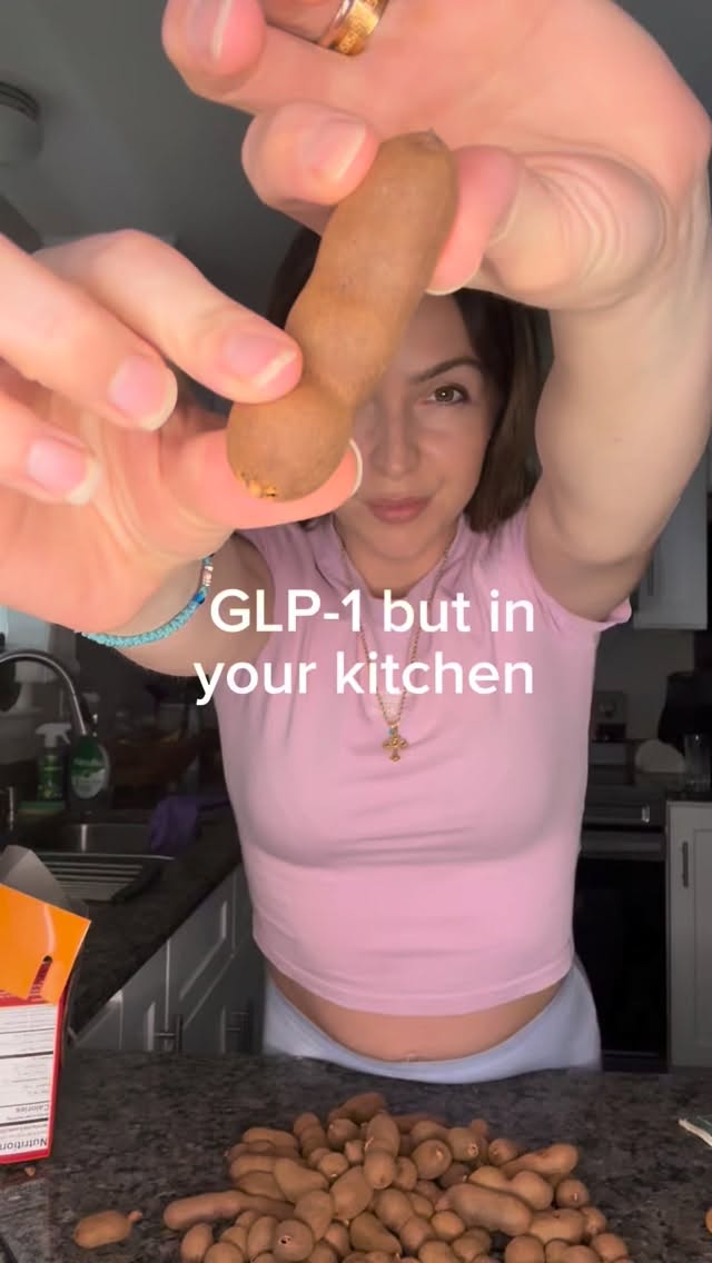 VERY excited to share this one with you all, if you are needing a little boost, look no further. ⬇️⬇️⬇️⬇️
RECIPE:
* tamarind pods (cracked open + soaked overnight)
* remove seeds + blend
* add water to desired consistency
* serve over ice with fresh lime
I focus on simple things you can make at home
instead of constantly reaching for supplements or the latest trending powders.
Food can either be your medicine or your poison. Incorporating medicinal like foods into your regular diet can improve your digestion, cognition and energy levels.
If you don’t know where to start, DM me RESET to begin your transformation. ✨
Eat something pretty today❤️
#guthealth #bloodsugarbalance #wellness #weightloss #womenshealth