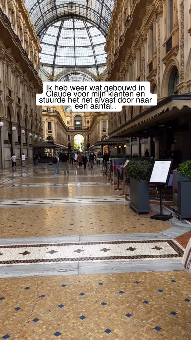 Een carrousel maken kost je normaal een uur (of langer, als we eerlijk zijn 🫠).
Hooks bedenken. Copy schrijven die opbouwt. Zorgen dat het in jouw branding past. En dan pas designen.
Ik heb in Claude een tool gebouwd die dat hele proces voor je doet.
Binnen 5 minuten heb je:
✔️ Een complete carrousel
✔️ Met opbouwende copy die converteert
✔️ In jouw branding
✔️ Geschreven in jouw tone of voice
En nee, niet zo mooi en uitgebreid als Canva… Maar het zware denkwerk, de structuur, de copy, de flow? Dat staat in een handomdraai klaar.
Vereiste: je hebt wel een Claude abonnement nodig om ‘m te kunnen gebruiken.
Reageer CLAUDE onder deze post en ik stuur ‘m je gratis toe. 💌
Woohoo ik mag best een beetje trots zijn. Heb er in ieder geval al 10 carrousels uit geknald EN ook voor Meta ads. Dubbelop handig.
Laat me vooral weten of je ook zo enthousiast bent :).