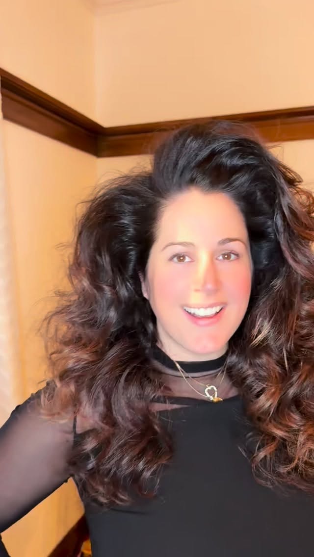Or she’s going to an 80’s themed party 💃🏼
Ou alors elle va à une soirée sur le thème des
années 80 💃🏼
#glamsquad #80shair #bighairgoals #mtlhairstylist #bigcurlyhair
