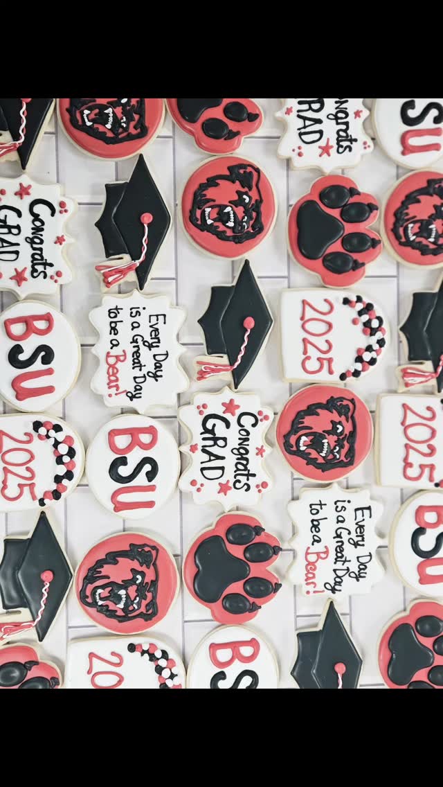 With May here in mere days Graduation season is right behind it!!! Order now to make your celebration a little sweeter with a custom cake, cookies or cake pops!!!
#smallbusiness #womanownedbusiness #customcakes #customcookies #graduationparty🎓