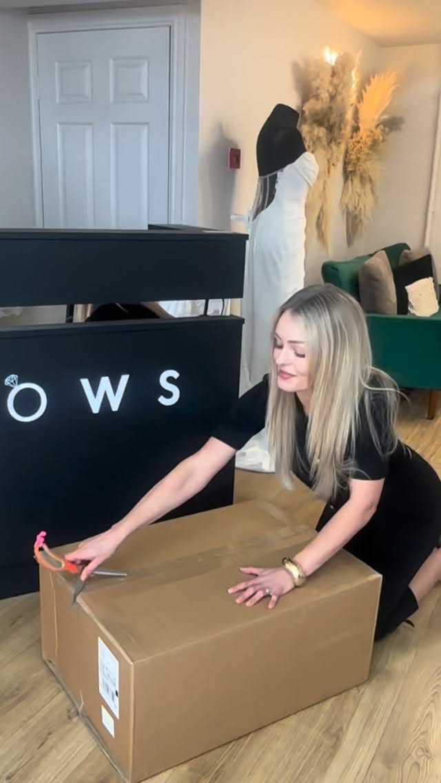 New gown delivery day = our favourite kind of excitement 🤍✨
Think big smiles, a few happy squeals, and everyone picking their top dress before it’s even steamed 😍
Unboxing never gets old… the sparkle, the details, the “oh wow” moments — we just know these gowns are going to be someone’s YES dress 🫶
Our team love it just as much as our brides do… maybe even a little bit more 💫
So… which one are you trying first? 👀
#NewArrivals #BridalBoutique #WakefieldBridal #YorkshireBride #WeddingDressShopping