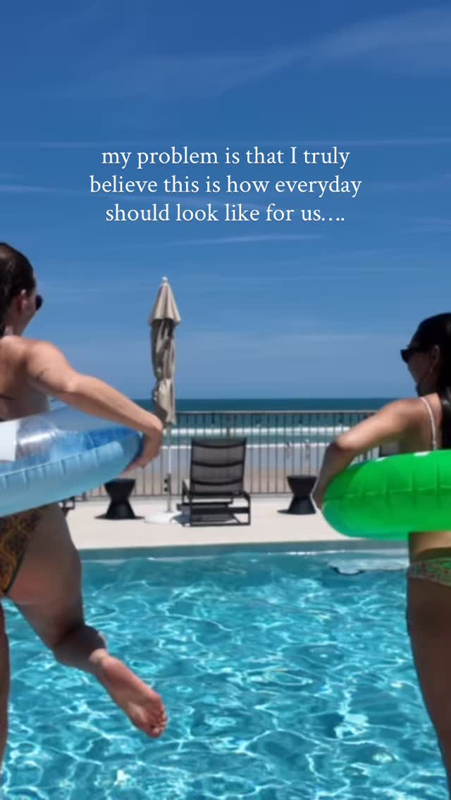tag a bestie you’d love to spend days like this forever 💗👯♀️ #floridatravel #floridavacation #beachlife #beachartist #girlstrip