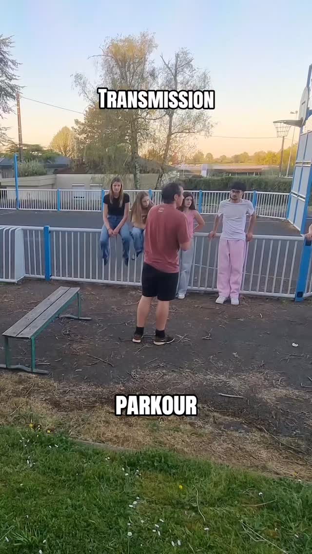 J'apprends le Parkour a des lycéens ! envoyer moi un message privée si vous aussi vous désirez commencer le Parkour ✉️
#parkour #sport #vivrefort #coach