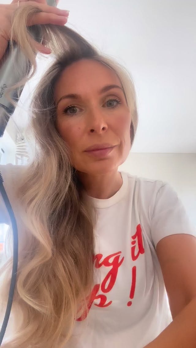 How to create bouncy volume with your air wrap. I just can’t recommend the Dyson air wrap enough ✨
Products I love Philip Kingsley root volume spray
Morrocan oil luminous hair spray and smoothing serum