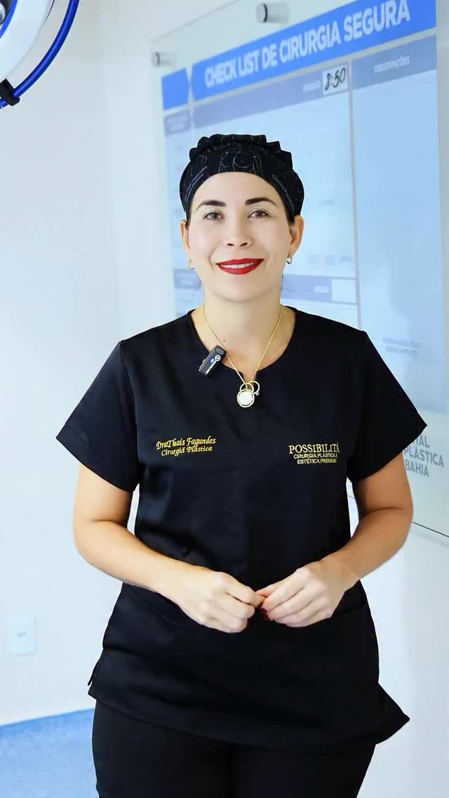 A gigantomastia não é apenas uma transformação estética — é, acima de tudo, um processo que exige planejamento cirúrgico altamente personalizado e individualizado.
Cada paciente apresenta características únicas, como volume mamário, qualidade da pele, sintomas físicos e expectativas de resultado. Por isso, aqui seguimos um protocolo próprio, desenvolvido para garantir segurança, previsibilidade e um resultado harmônico.
Mais do que reduzir o tamanho das mamas, nosso objetivo é devolver qualidade de vida, conforto e proporção ao corpo, respeitando a individualidade de cada mulher.