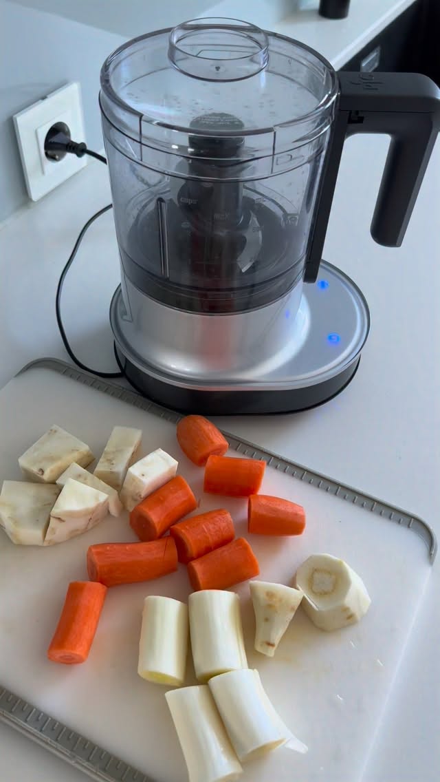 Suppengemüse in Sekunden zubereitet. Unserer Multizerkleinerer Up & Down ist eine Tausendsassa und aus meiner Küche nicht mehr wegzudenken ♥️