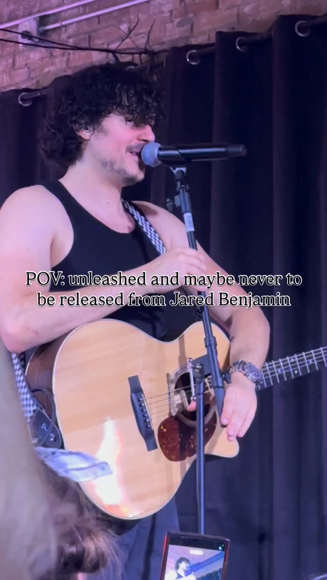 it’s giving ren faire…and we love it @jaredbenjaminofficial
Show: @txtearoom
#booksta #booktok #romantasyillustrated #unreleased