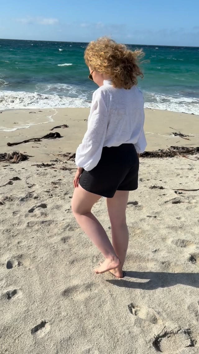 Quand tu trouves cette pièce que tu pourrais porter tous les jours, tellement tu es bien dedans 🫠…
À travers mes modèles, c’est ce que j’ai envie de créer pour vous offrir du confort en plus du style 🫰🏻.
Et vous, si vous deviez choisir une pièce de votre dressing ultra confortable ce serait laquelle ?
#atelierpiny #slowfashion #madeingeneva #vetementfemme #faitmainensuisse