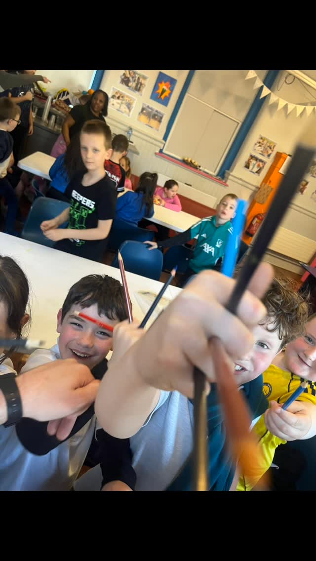 Wednesday Junior Club (7–9 years group) was absolutely incredible! We played with water, enjoyed toys, and had a fun soccer match. What fun, what excitement, what a great time we had together! ⚽💦😊
#stmarysyouthcentretullamore #tullamore #youthclub #juniorclubactivites #YouthCentreMagic