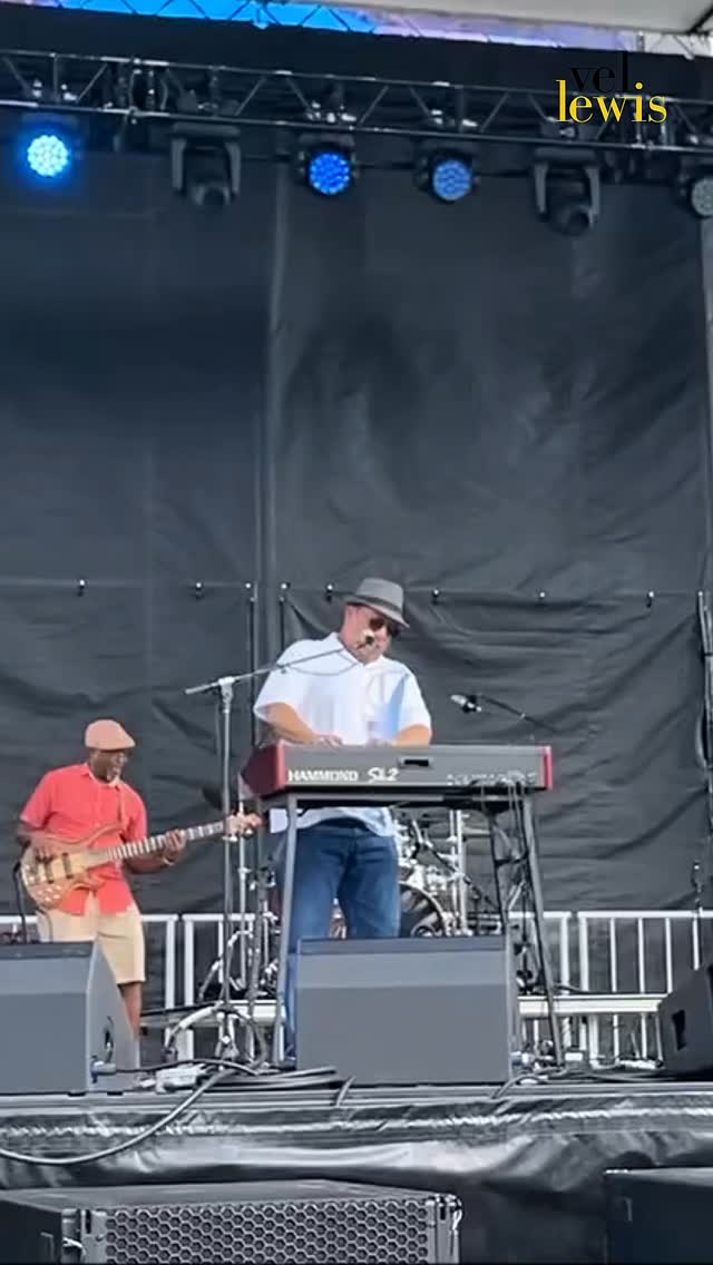 Vel Lewis performing “All Wound Up” at Dogepalooza Festival.
More performances on Vel Lewis Music YouTube Channel.
Follow Vel Lewis Music for more!
#VelLewisMusic #jazz #hammondorgan #hamfam #organ #music #grooving #live #performance #dogepalooza #festival