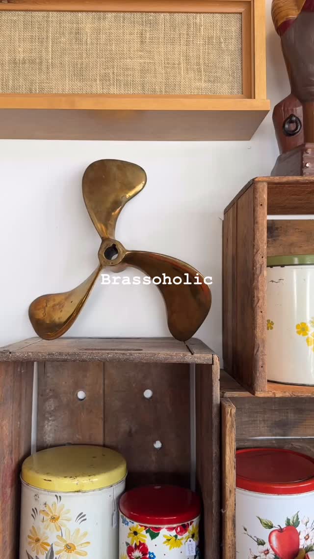 10 of our favorite brass accents around shop ⚓️
🚢 Large brass propellor
🐬 Oversized brass dolphin
🦞 Brass lobster/crawfish (? What do you think?)
🕴️ Brass old salt figurine
🐎 Brass horse medallions
🔔 Brass hand bell
🎣 Brass mini fisherman bust
⛴️ Brass whaleship plaque
⚓️ Brass anchor
⛵️ Brass sailboat
