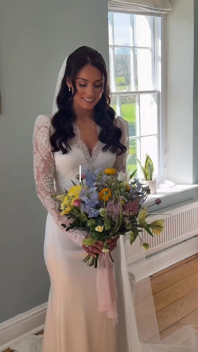 April, you were a dream 💫
Wedding season is in full swing and my heart is so full after such a beautiful month!
May is already looking busy… and I’m so ready for it ✨
Forever grateful to my brides for trusting me with their special moments 💖
#bridalhairstylist #aprilrecap #bridetobe #trendingbridalhair #bridalhair