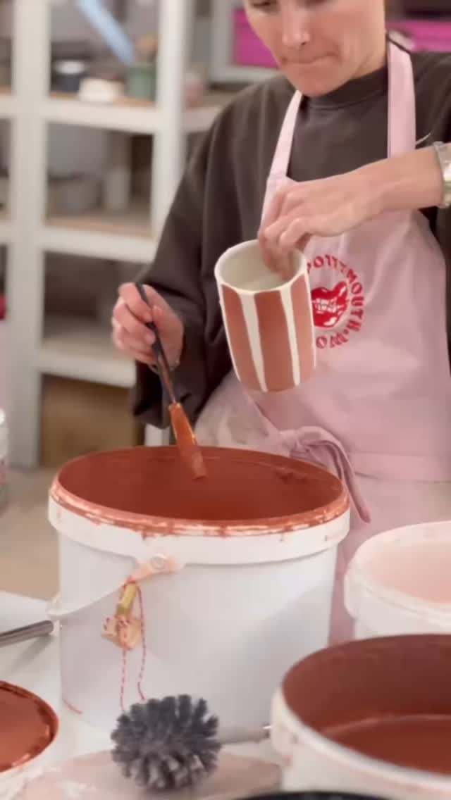 ✨up your glazing game!✨
✨it’s true the first thing you’ll notice about a pot is its glaze, so why is such an after thought for so many of us?✨
✨let’s fall in love with glazing together in our glaze application workshop! Running on 11th July, morning and afternoon slots are available✨
✨over three hours we will learn all the tips and tricks to elevate your glazing game, learn to apply glaze in new ways to achieve new effects, experiment with underglazes and hopefully answer any burning questions about this weird and wonderful stuff✨
✨potters must bring their own bisque fired stoneware to experiment on! Give us an email if you have any questions✨