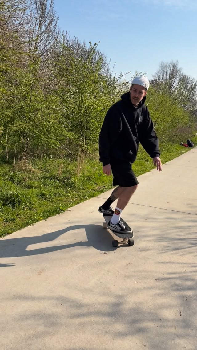 A board with a Soul ⚡️
1. Choose your board
(the wheelbase that matches your riding style)
2. Tell me about your personality
—or the part of your soul you want to place into the board.
We turn that into a visual that will guide the design.
3. Choose your wheels & trucks
Grip or Control / Surf or carve — we match every detail to the way you ride.
The result: a board shaped by your style, marked by your spirit.
333€
A number of alignment.
Contact me to start your soul process.