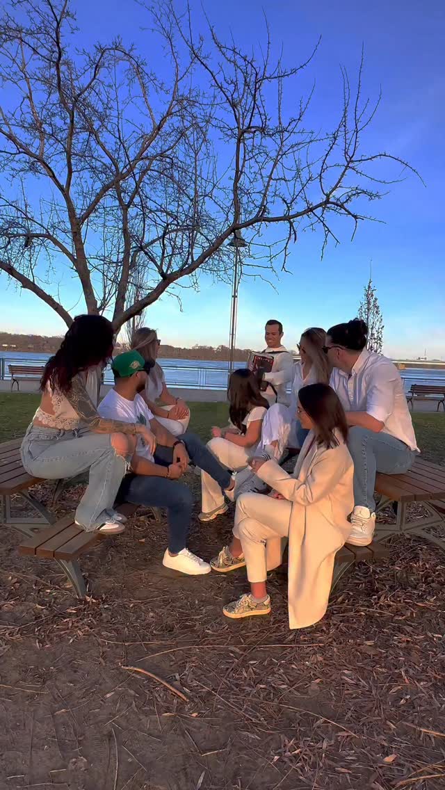 Ustedes pidan la canción… que @cantacorazon_ca se encarga de que Un Vallenato en Canadá la toque 🎶🤍 @unvallenatoencanada
Así se vive una parranda vallenata ☀️Con amigos, música en vivo, risas… y canciones que se cantan a todo pulmón
Este 2 de mayo le dan la bienvenida al verano con una fiesta blanca 🤍
Donde tú eliges si quieres bailar, cantar… o sacar ese despecho 💔
🤍 Dress code: Blanco
📍 Zama Montreal @zamamtl
🗓️ Sabado 2 de Mayo
🕖 7:00 PM
🥃 Shot de bienvenida
🪗 Parranda Vallenata por @unvallenatoencanada @pablojoseuvc
🎤 Karaoke hasta las 12
🎧 Dj Ace @santimesace toda la noche, mezclando clasicos, popular, salsa, merengue, reggaeton y mas hasta las 3AM
Ven con tu combo y pide ESA canción que no puede faltar 👀
Porque lo que no se dice, se canta 🎤
🎟️ Tickets en el link de la bio de @cantacorazon_ca 🎟️
#montreal #agendasocial #latinosencanada #latinosenmontreal #musica