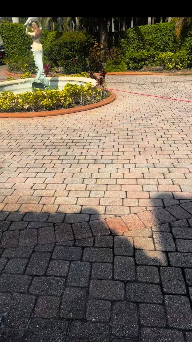 #pressurewashing #roofcleaning #softwashing #tnacleans #tnawedontplay call today for a free estimate 3053189961 www.tnacleans.com