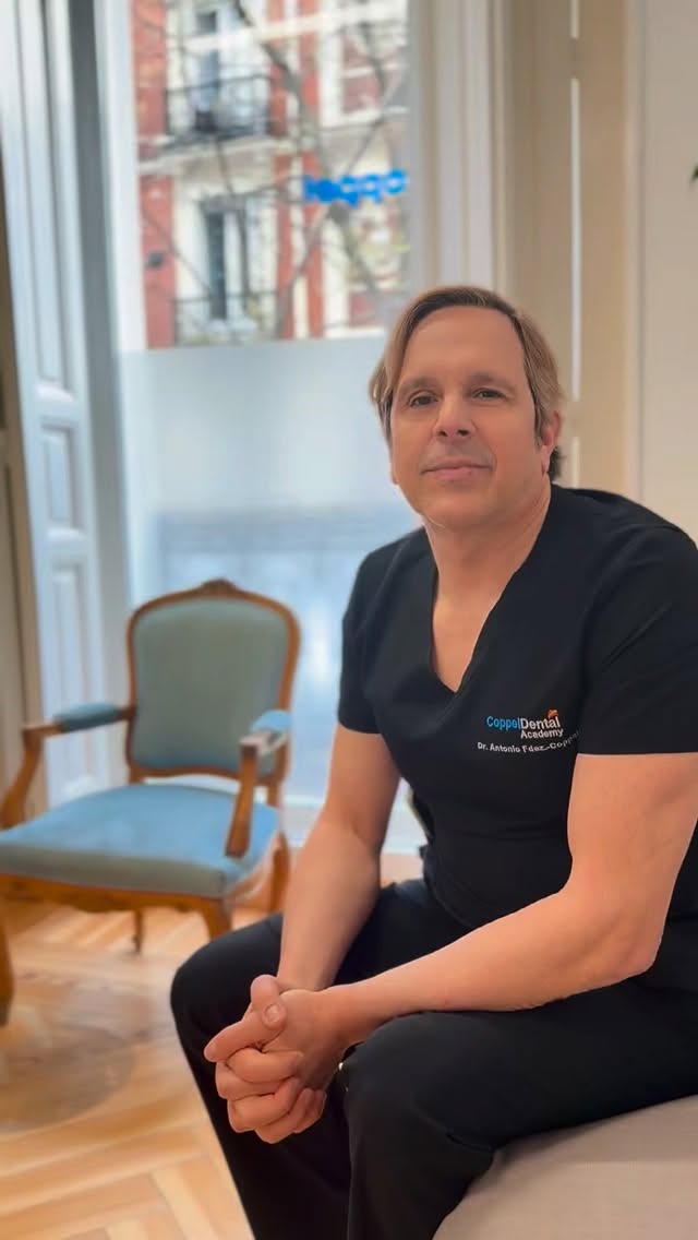 No esperes a que duela 🥴
Las revisiones periódicas son la mejor forma de cuidar tu salud bucodental y evitar tratamientos más complejos en el futuro.
¿Cada cuánto hay que ir al dentista? El Dr. @antoniocoppel te lo cuenta en este reel.
#CoppelDental #SaludDental #Dentista #Madrid
📞 Teléfono 913100723
🤳🏻 Whatsapp 651405909
✉️ info@coppeldental.com
📍C. del Monte Esquinza, 24, Chamberí, 28010 Madrid