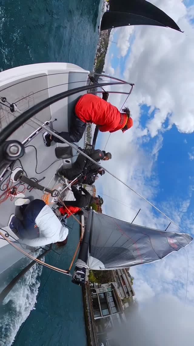 02 Mayıs 2026 tarihinde gerçekleştirilen @springtrophy @hellyhansen - @sportworks_ Bosphorus Race’de aksiyon dolu anlar yaşadık.😎
Bu yarış sonucunda @springtrophy ‘yi ORC B sınıfında 3.🥉, Overall’da ise 4. Olarak tamamladık.
Yarışın tam videosu YouTube kanalımızda.
Team Zero
@onuralpaslan
@gulekismail
@aboynamedcharliebrown_
@asenaakocogluu
@cenkbogatur
@tugyanbuse
@dileksiseyler
@coratography
@sailtab.instruments
@sailing.times