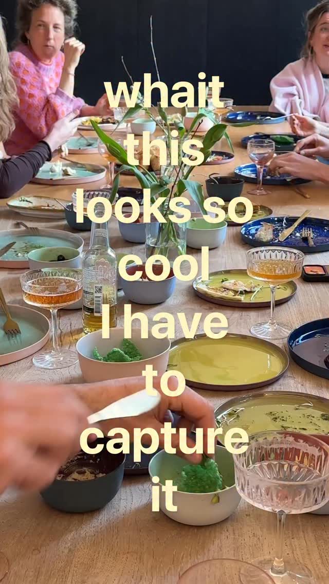 A few weeks ago, I dropped my ceramics off at @restaurantlyva , the restaurant next door. For a dinner I hosted, they prepared the food right onto my tableware and delivered it back to my studio filled with (delicious!) dishes. Such a fun way to host a group of like-minded entrepreneurs like @nienkevletter , @amstervan_official , @irisplukt and @babettetasseron ♥️