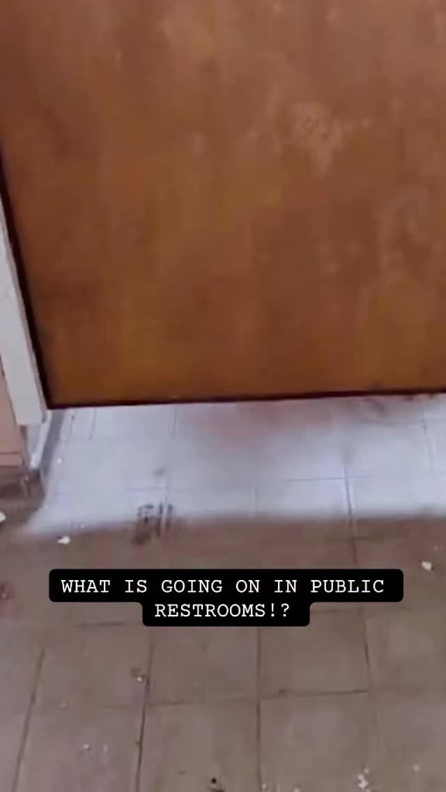 Luckily this thing was trapped behind the door and couldn’t get out! 👀
#strange #zombies #zombieapocalypse #horror