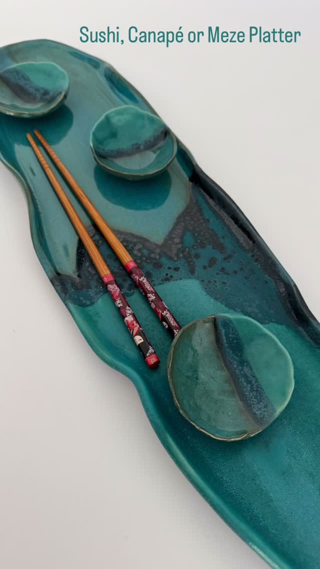 Fresh out the kiln is a new colour collection called Turquoise Sea and oh my I love it with these Sushi/Canapé/Meze platters. Entertaining will be even more fun now. I’ll be taking these to @richmondmayfair this weekend
#parkgatepottery #sushilovers❤️ #canapelover #mezelover #tableware