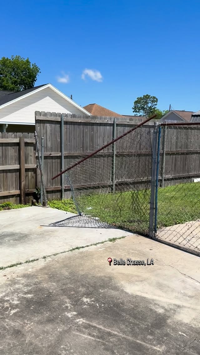 Installed a full 40’ wooden fence built to stand strong, look clean, and keep the good vibes in and the noise out. #rileyservices