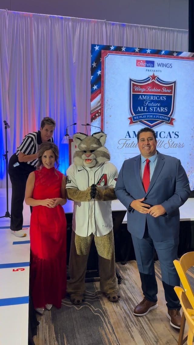 Game day!!! Gearing up to MC the @childhelpazwings fashion show!! The theme is future all stars and Baxter is here scouting the next big leaguers ⚾️ 🇺🇸
Stay tuned 👀
@camcox12 @paradisevalleycitylifestyle