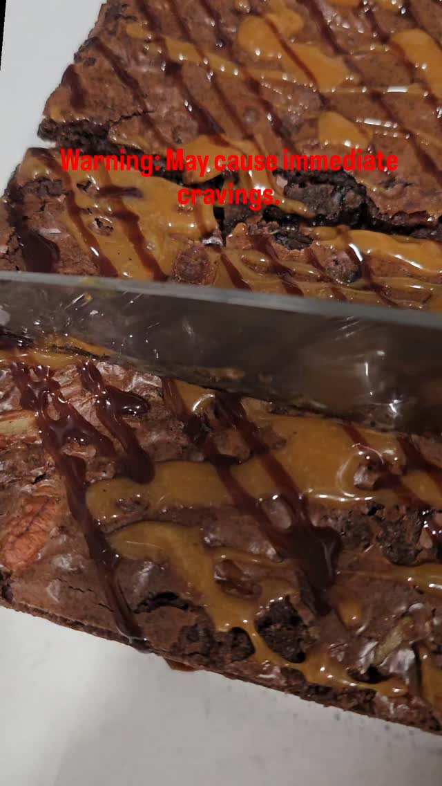 Our deep, dark cocoa brownies feature a crackly top and a dense, fudgy center. Each bite is finished with a swirl of warm caramel, premium chocolate ganache, and hand-crushed pecans for the ultimate texture experience.
#columbusbakery #614eats #614columbus #614foodie #experiencecolumbus