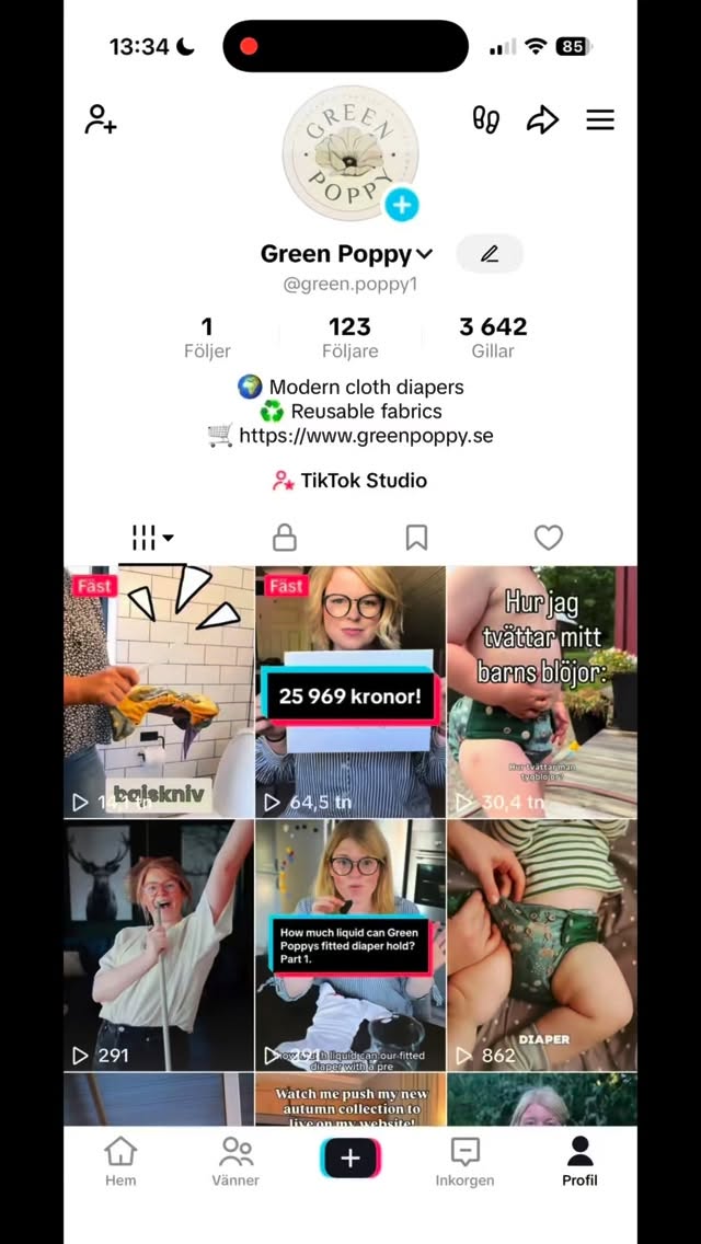 Samtidigt som det är kul att få mycket spridning så tar det ju energi att bemöta allt det negativa. Eller negativt och negativt, men att folk verkar tycka att jag är dum i huvudet 🤯Är det en generationsfråga? En plattformsfråga? Eller är jag bara en känslig själ 🥲Var hänger du helst? Instagram eller TikTok?