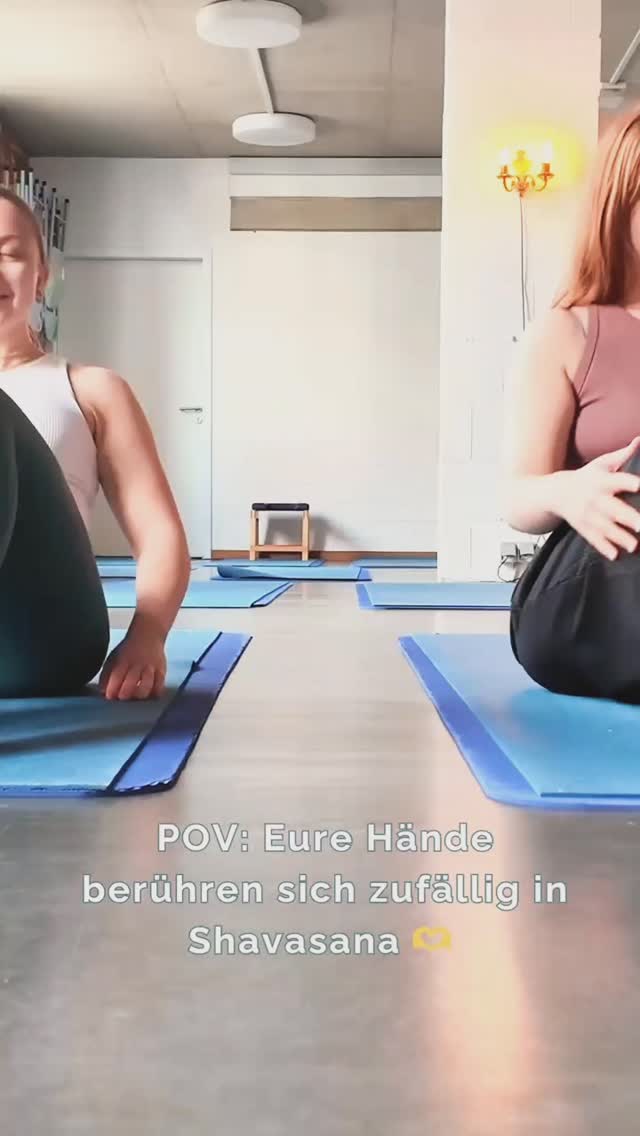 Versehentlich connected - absichtlich spreading the love 💗
#Omshantiyogabamberg #savasana #meetyouinsavasana #yogabamberg #spreadlove