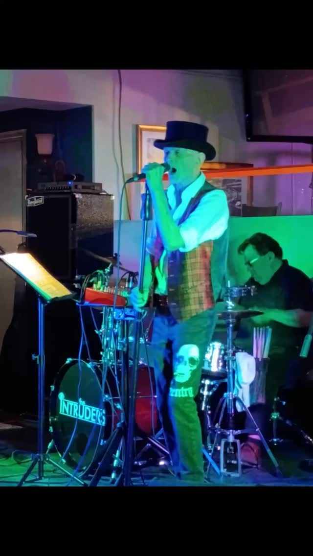18 different artists came together at Ronnie’s Bar on Saturday night to pay tribute to Paul “The Duke” Smith, legendary lead singer of The Intruders.
What a send off for a true friend, frontman and character who meant so much to so many. The music, the memories and the love in the room said it all.
Rest in peace, dear friend ❤️🎶