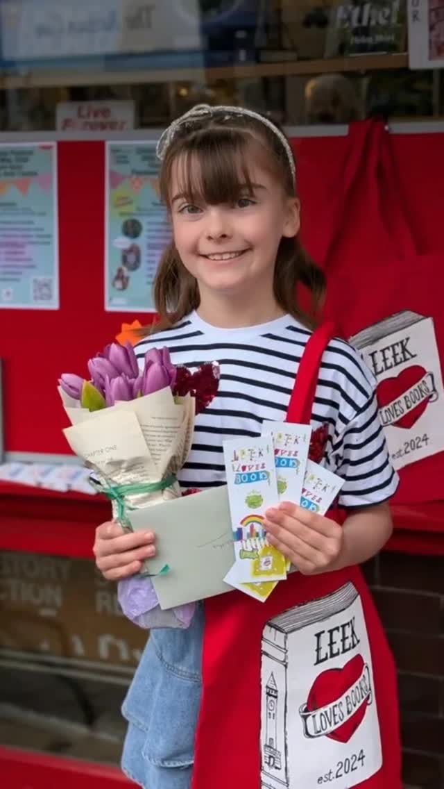 Presentation day for Tabitha the winner of our bookmark competition 😀
We had a fab morning @samhatton1 handing over the £30 voucher for Picture Book + some beautiful flowers and goodies.